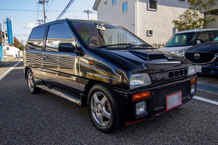 điện AC 100V/1.500W, sưởi ghế trước, kính lái cách âm/ngăn tia cực tím/tia hồng ngoại, 3 cổng USB cho 2 hàng ghế, chìa khóa thông minh, khởi động nút bấm, phanh tay điện tử, tự động giữ phanh tạm thời, vô lăng tích hợp phím chức năng và cốp chứa đồ 369 lít.