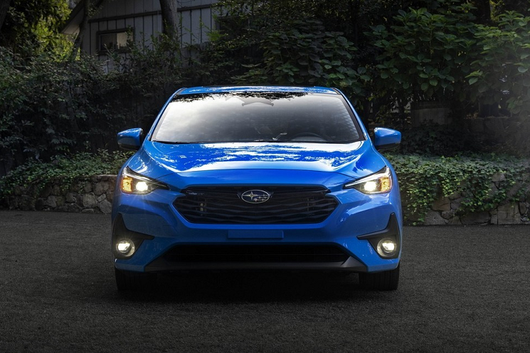  8 Subaru Impreza Subaru Impreza là chiếc xe ôtô có cấu hình AWD rẻ nhất cho năm 2023. Với hệ thống AWD đối xứng, việc lái xe vào mùa đông thật thú vị. Cung cấp sức mạnh cho chiếc sedan Impreza cơ bản là động cơ 4 xi-lanh 2.0 lít hiệu quả cao, cung cấp công suất 152 mã lực và mô-men xoắn 145 lb-ft. Mức giá xe Impreza mới có mức khởi điểm từ 19.795 USD.