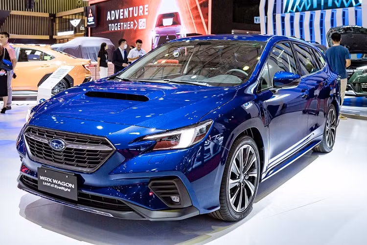  1 Subaru WRX Subaru WRX 2023 mới là một chiếc sedan thú vị và hấp dẫn với động cơ 4 xi-lanh phẳng 2,4 lít cho công suất ấn tượng 271 mã lực và mô-men xoắn 258 lb-ft. Mọi WRX từ cơ sở đến GT đều đi kèm với Hệ dẫn động 4 bánh toàn thời gian đối xứng và Kiểm soát vectơ mô-men xoắn chủ động. Những nỗ lực kết hợp của lực kéo AWD, hệ thống lái nhạy bén và hệ thống treo ổn định giúp WRX mang đến trải nghiệm trọn vẹn.