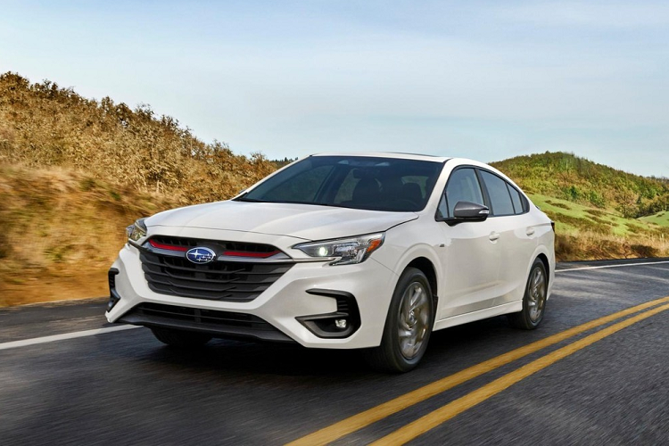  5 Subaru Legacy 2023 Bên cạnh mức giá phù hợp với túi tiền, còn có vô số lý do khác để yêu thích Subaru Legacy 2023. Tất cả 5 mẫu Legacy đều có cấu hình AWD đối xứng khiến chúng trở nên thú vị trong hầu hết mọi điều kiện thời tiết và đường xá. Phiên bản 2023 sở hữu động cơ 4 xi-lanh 2,5 lít kết hợp với hộp số tự động biến thiên liên tục (CVT) để tạo ra công suất 182 mã lực và mô-men xoắn 176 lb-ft. Xe có giá khởi điểm từ 24.395 USD.