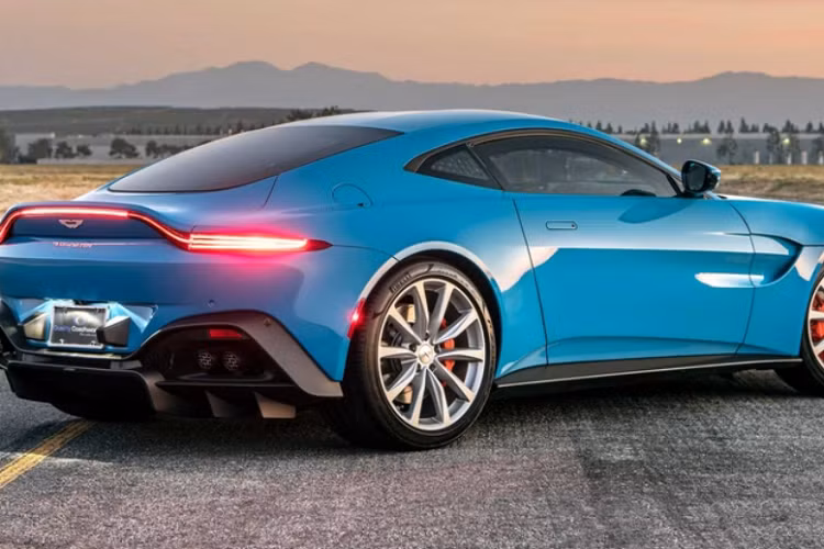 Tuy nhiên, sau khi được trang bị thêm loạt "đồ chơi" kể trên thì chắc chắn khả năng hiệu suất của xe sẽ kém đi một chút so với nguyên bản.