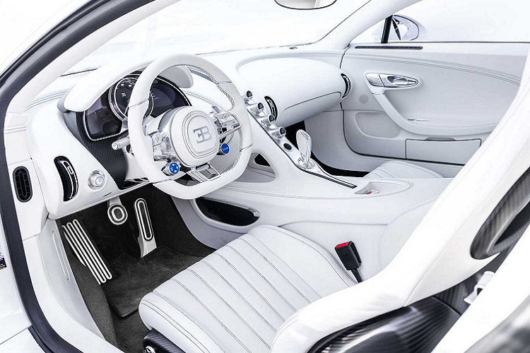 Chiếc Chiron của Rapper Post Malone thuộc phiên bản thông thường và là một trong số ít những chiếc Chiron đặt chân đến Mỹ. Phiên bản này được trang bị động cơ W16, dung tích 8.0 lít, tăng áp kép, sản sinh công suất tối đa lên đến 1.500 mã lực và mô-men xoắn cực đại đạt 1.600 Nm.