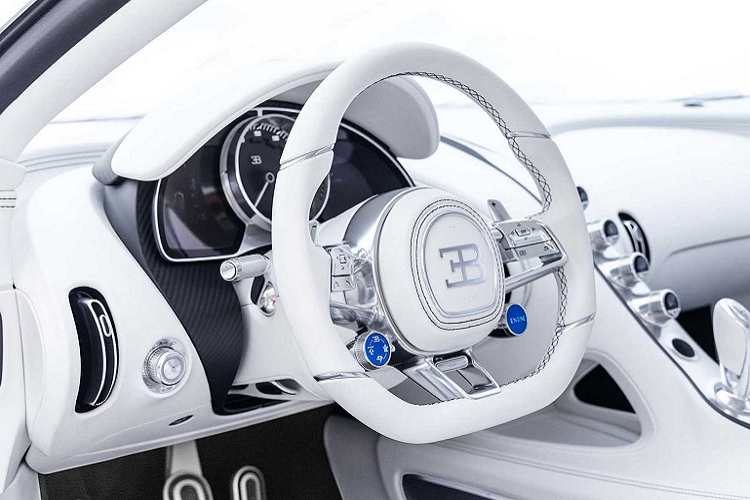 Mẫu xe này được hoàn thiện với màu sắc yêu thích của Malone - màu trắng. Trước đây, Rapper nổi tiếng từng tiết lộ một số hình ảnh về garage của anh với sự xuất hiện của hàng loạt các mẫu xe chỉ mang trên mình màu sơn trắng.