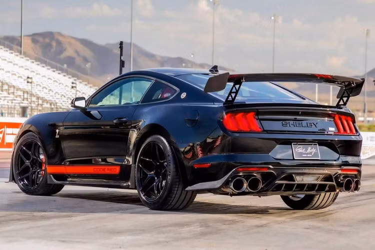 Tất cả những chiếc xe này đều được coi là "phiên bản thử nghiệm cho sự đổi mới" và lần đầu tiên, Shelby GT500 Code Red bản giới hạn đã được đưa vào sản xuất do nhu cầu cao.