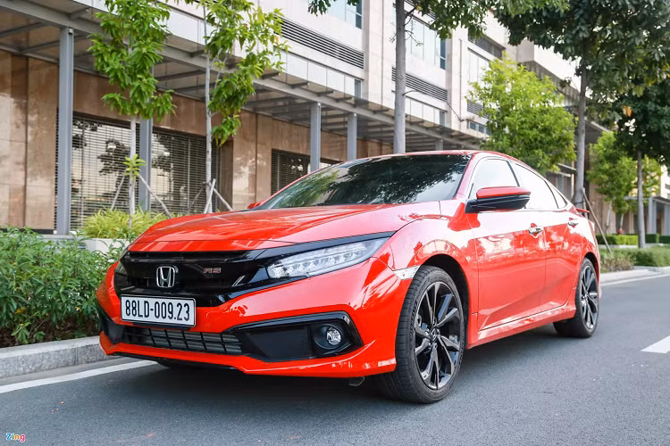 Loat oto Nhat nhap khau giam phi truoc ba truoc Tet Nham Dan-Hinh-2