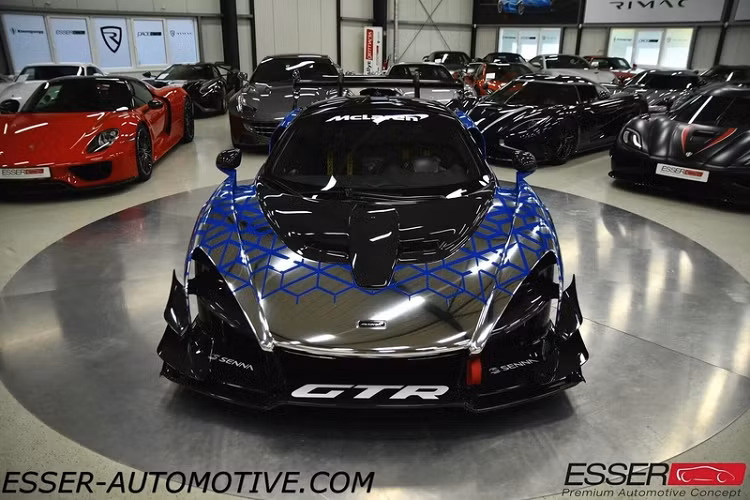 Tuy nhiên, Senna GTR là một siêu xe dành cho đường đua, vậy nên, siêu phẩm này sẽ không thể lăn bánh hợp pháp trên đường phố. Do đó, giới mê xe trong nước có rất ít cơ hội được chiêm ngưỡng tận mắt Senna GTR.