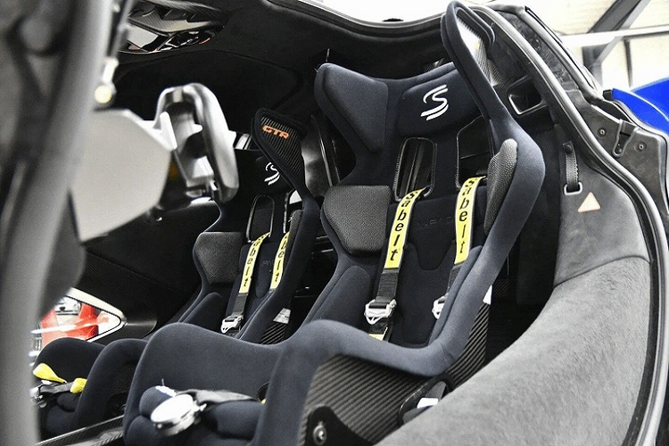 McLaren Senna GTR vẫn dùng kết cấu khung gầm Monocage III tương tự như ở bản Senna thông thường.