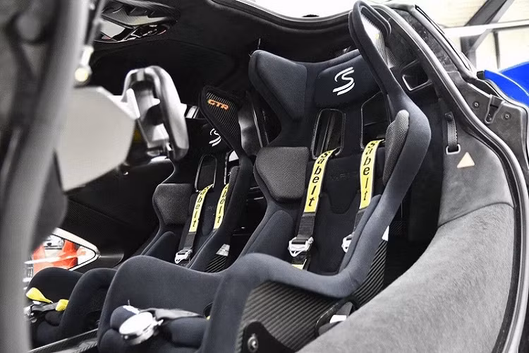 McLaren Senna GTR vẫn dùng kết cấu khung gầm Monocage III tương tự như ở bản Senna thông thường.