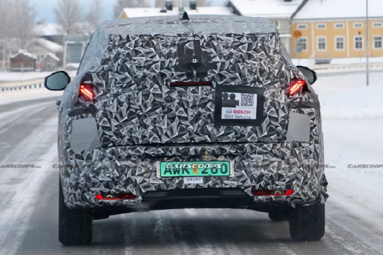 Peugeot 3008 thế hệ hiện hành đã được giới thiệu từ năm 2016 với kiểu dáng thân xe SUV thể hiện một sự tiến hóa đáng kể so với người tiền nhiệm. Năm 2020, mẫu SUV thương hiệu Pháp đã nhận được phiên bản nâng cấp giữa vòng đời facelift với ngoại hình nam tính và bắt mắt hơn, nhưng chưa nhận được logo mới