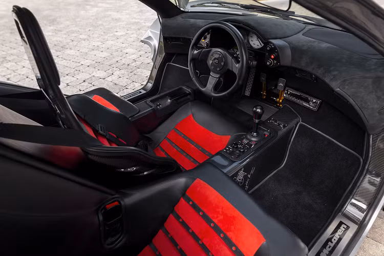 Có rất nhiều chiếc xe rất đặc biệt sẽ được bán tại Monterey vào cuối tháng 8 như một chiếc McLaren Elva tuyệt đẹp, một chiếc xe go-kart cỡ nhỏ có thiết kế dựa trên Ferrari F40 đến một chiếc Jaguar XJR-15 đời 1991.