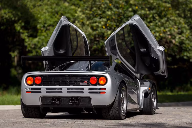 Chiếc McLaren F1 này sẽ được mở bán kín nên chính vì vậy, mức giá mà người mua phải trả cho chiếc xe này sẽ là một ẩn số, tuy nhiên có thể chắc chắn một điều rằng số tiền phải bỏ ra sẽ không hề nhỏ.