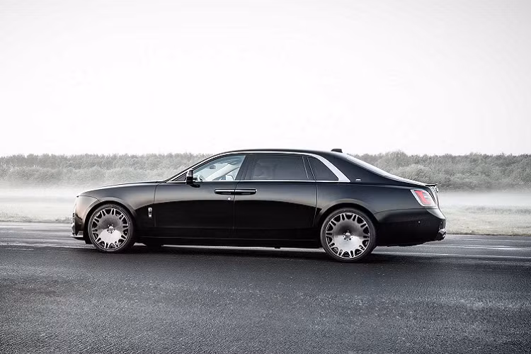 Bên cạnh nâng cấp về diện mạo tổng thể, gói nâng cấp hiệu năng từ thương hiệu Brabus đem đến cho Ghost sức mạnh bổ sung thêm khoảng 129 mã lực và mô-men xoắn tăng thêm 100 Nm.