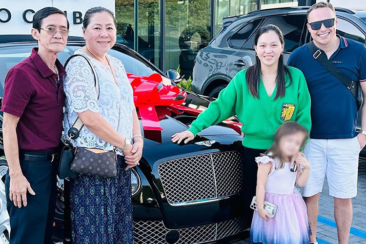 Mới đây, Ngọc Huỳnh đã chia sẻ về quá trình tậu một chiếc xe mà cô đã ao ước từ lâu - chiếc xe Bentley Continental GT V8 Convertible siêu sang.