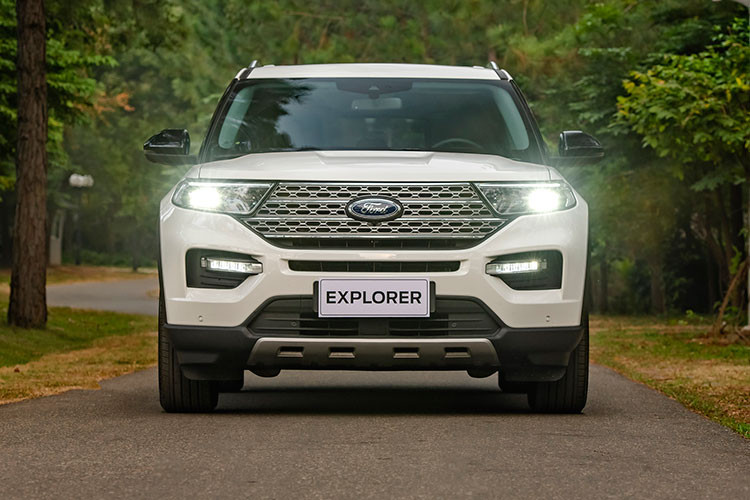 Dù đây không phải là những tiện ích quan trọng và quá cần thiết, nhưng sự thay đổi về tính năng mà vẫn giữ nguyên giá bán này đối với Ford Explorer sẽ khó làm hài lòng phần đông khách hàng.