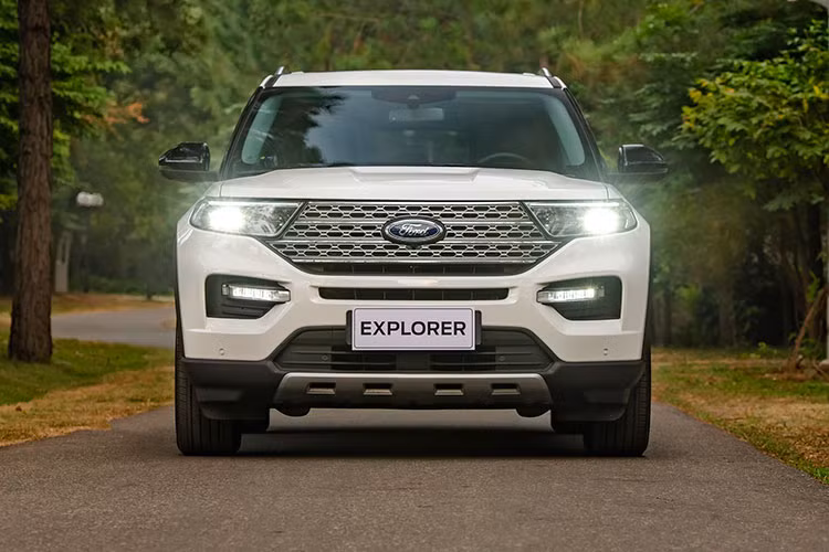 Dù đây không phải là những tiện ích quan trọng và quá cần thiết, nhưng sự thay đổi về tính năng mà vẫn giữ nguyên giá bán này đối với Ford Explorer sẽ khó làm hài lòng phần đông khách hàng.