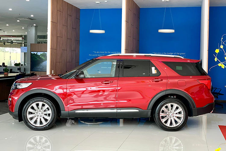 Explorer thế hệ mới được bán ra tại Việt Nam trong 10 tháng đầu năm 2022 đạt mức 650 chiếc. Đây hiện là mẫu xe bán chạy nhất ở phân khúc SUV 7 chỗ tầm giá 2 tỷ đồng bỏ xa các đối thủ như Toyota Land Cruiser Prado và Volkswagen Teramont.