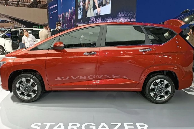 Theo dự đoán, Hyundai Stargazer tại Việt Nam sẽ được nhập khẩu từ Indonesia trong giai đoạn đầu, sau đó mới lắp ráp trong nước giống "người anh em" Creta. Hyundai Creta đang bán tại Việt Nam là xe nhập khẩu từ nhà máy ở Cikarang, Indonesia. Tuy nhiên, trong năm sau, khi nhà máy Hyundai Thành Công số 2 đi vào hoạt động, Creta sẽ được chuyển sang lắp ráp trong nước. 