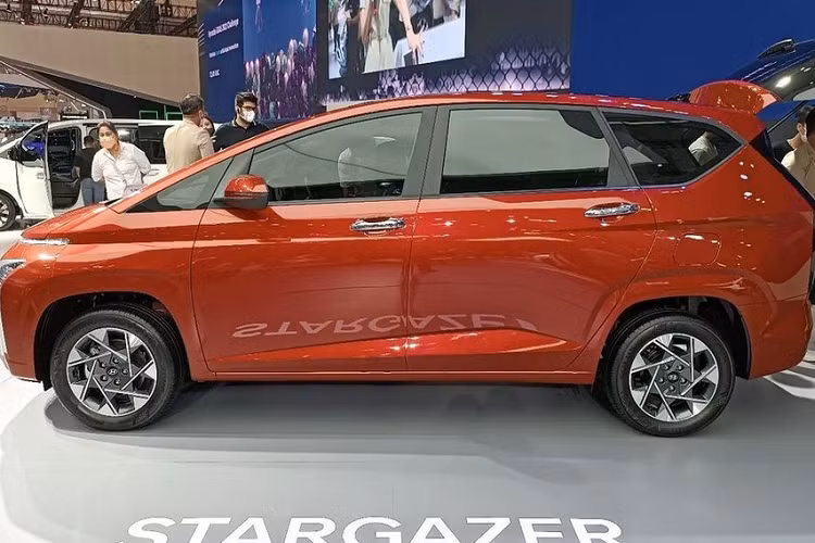 Theo dự đoán, Hyundai Stargazer tại Việt Nam sẽ được nhập khẩu từ Indonesia trong giai đoạn đầu, sau đó mới lắp ráp trong nước giống "người anh em" Creta. Hyundai Creta đang bán tại Việt Nam là xe nhập khẩu từ nhà máy ở Cikarang, Indonesia. Tuy nhiên, trong năm sau, khi nhà máy Hyundai Thành Công số 2 đi vào hoạt động, Creta sẽ được chuyển sang lắp ráp trong nước. 