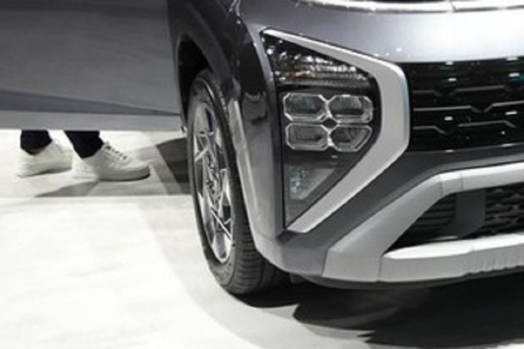 So với thương hiệu cùng tập đoàn Hyundai, Kia bán được ít xe hơn trong triển lãm GIIAS năm nay. Theo đó, Kia chỉ bán được tổng cộng 947 chiếc xe cho khách hàng Indonesia trong sự kiện này. 2 mẫu xe bán chạy nhất của Kia tại triển lãm là Carens và Sonet. Tuy nhiên, hãng Kia không công bố doanh số cụ thể của 2 mẫu xe này.