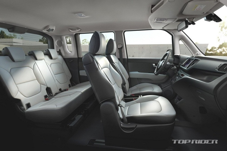 Khi mua Kia Ray Gravity 2023, khách hàng Hàn Quốc có thể chọn những màu sơn ngoại thất như trắng Clear White, be Milky Beige và xanh bạc hà Aqua Mint. Bên cạnh đó là những phụ kiện chính hãng như lều bên sườn, màn chiếu, bàn gấp, túi đựng đồ, ghế dã ngoại, rèm che cửa sổ, đệm phao hay bạt phủ ghế để phục vụ những hoạt động ngoài trời.