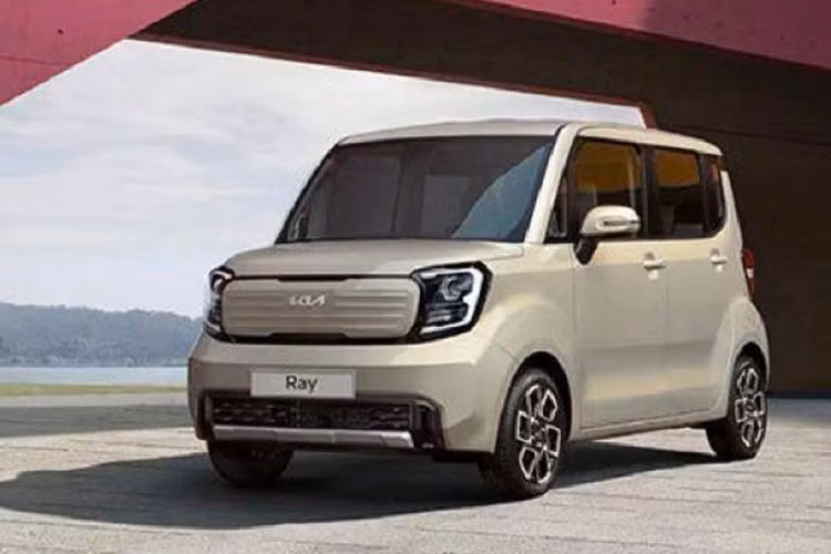 Nằm bên dưới nắp ca-pô của mẫu xe Hàn Quốc nhưng phong cách Nhật Bản này là động cơ xăng MPI 3 xi-lanh, dung tích 1.0L với công suất tối đa 77 mã lực như cũ. Sức mạnh động cơ được truyền tới bánh thông qua hộp số tự động 4 cấp.