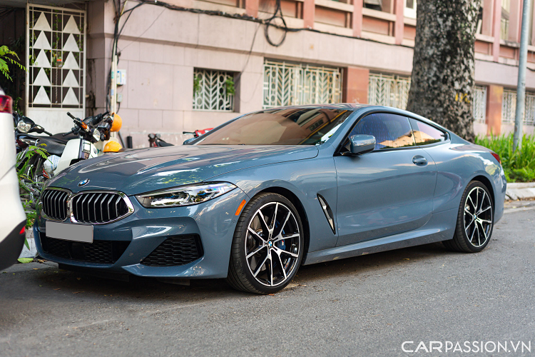BMW 840i phiên bản Coupe là sự kết hợp hoàn hảo giữa phong cách thể thao truyền thống và sự sang trọng, hiện đại.