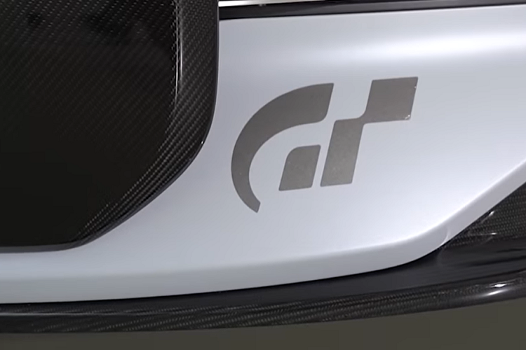 Mẫu Porsche Vision GT kịch độc này đã được công bố vào cuối năm ngoái trước khi “Gran Turismo 7” ra mắt, và giờ đây, các fan hâm mộ cuối cùng cũng có cơ hội lái nó.