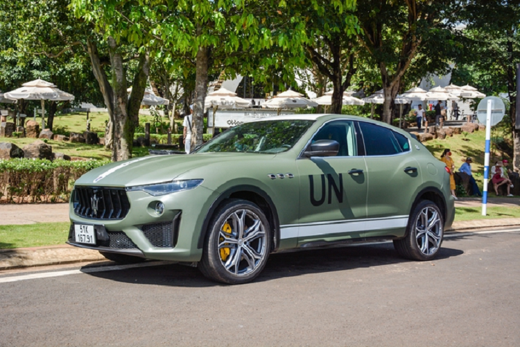 Ông Đặng Lê Nguyên Vũ hiện là người sở hữu siêu xe, xe thể thao, xe siêu sang và xe sang nhiều nhất tại Việt Nam. Tổng giá trị bộ sưu tập của ông có giá trị ước tính hàng nghìn tỷ đồng.