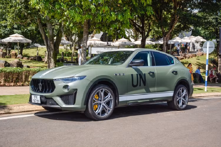 Ông Đặng Lê Nguyên Vũ hiện là người sở hữu siêu xe, xe thể thao, xe siêu sang và xe sang nhiều nhất tại Việt Nam. Tổng giá trị bộ sưu tập của ông có giá trị ước tính hàng nghìn tỷ đồng.