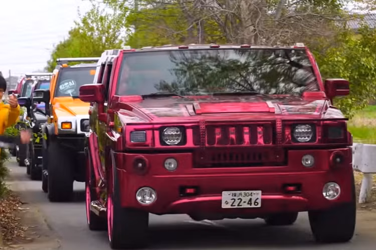 Hầu hết chúng đều mang trên mình bodykit thân rộng, trang trí đèn LED ở ngoại thất và có hệ thống ống xả tùy chỉnh.