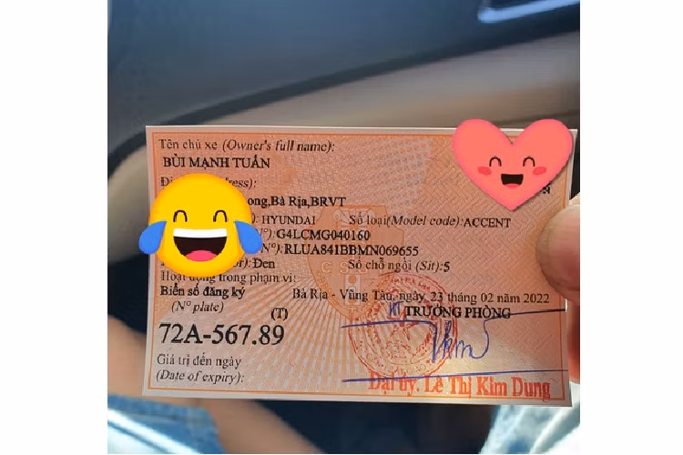 Được biết, ngay khi chủ nhân nhận chiếc Hyundai Accent biển khủng "567.89" thì đã có người ra giá một tỷ đồng nhưng chủ xe vẫn chưa muốn bán.