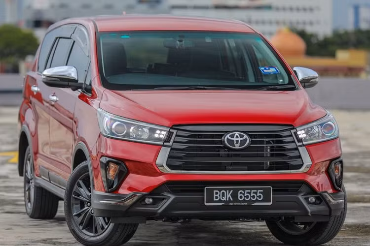 Được biết, Innova Zenix mới là sản phẩm do Toyota Daihatsu Engineering and Manufacturing (TDEM) ở Thái Lan phát triển. Đây cũng là nơi phát triển những sản phẩm khác của Toyota như Fortuner, Hilux, Yaris hay Vios. Hiện chưa có thông tin Toyota Innova 2023 về Việt Nam, nhưng rất có thể trong tương lai nó sẽ "tái xuất".