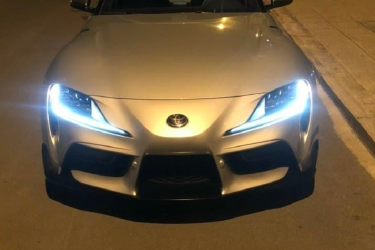 Người đầu tiên sở hữu siêu xe hay xe thể thao như chủ nhân của Toyota GR Supra tại TP HCM này luôn phải chờ đợi rất lâu mới có thể ra biển số được, chính vì vậy ngoài việc chi hầu bao còn cần phải có đam mê.