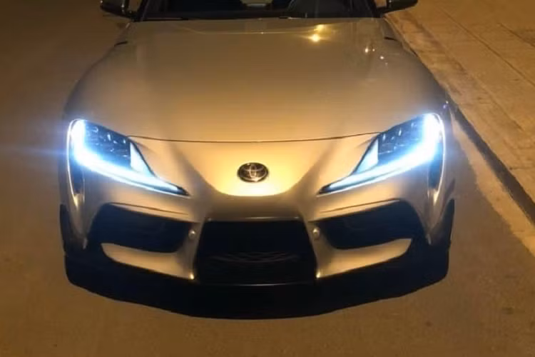 Người đầu tiên sở hữu siêu xe hay xe thể thao như chủ nhân của Toyota GR Supra tại TP HCM này luôn phải chờ đợi rất lâu mới có thể ra biển số được, chính vì vậy ngoài việc chi hầu bao còn cần phải có đam mê.