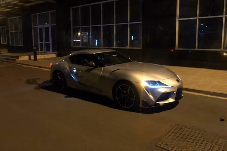 Vào tháng 8 năm 2002, dòng xe Toyota Supra đã bị cho vào quên lãng khi không còn sản xuất và hãng xe Toyota cũng bỏ ngỏ việc mang đứa con này quay lại với người đam mê xe. Phải 17 năm sau đó, cái tên Supra mới được hồi sinh và nhanh chóng nhận được sự quan tâm của giới chơi xe trên thế giới.