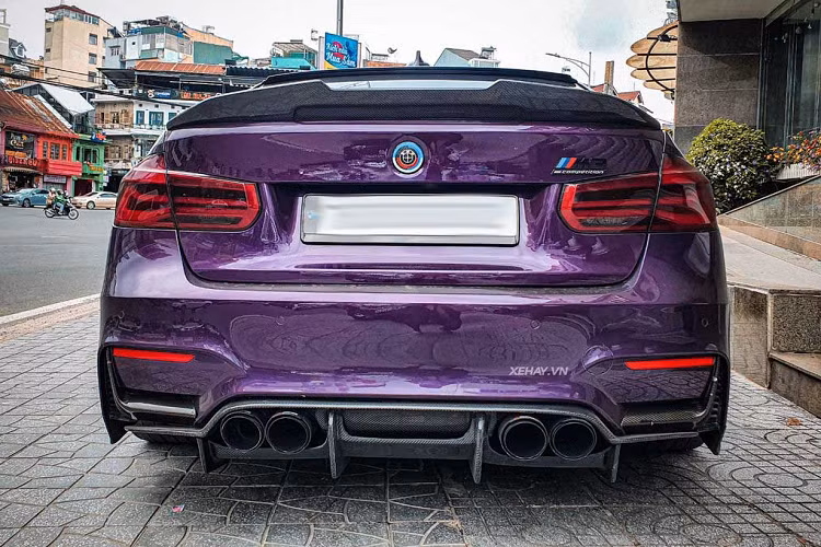 BMW M3 được trang bị loại động cơ mới có thể sản sinh công suất tối đa 425 mã lực trong khoảng 5.500 vòng/phút đến 7.300 vòng/phút, mô-men xoắn cực đại đạt 550 Nm trong dải vòng tua 1.850 đến 5.500 vòng/phút.