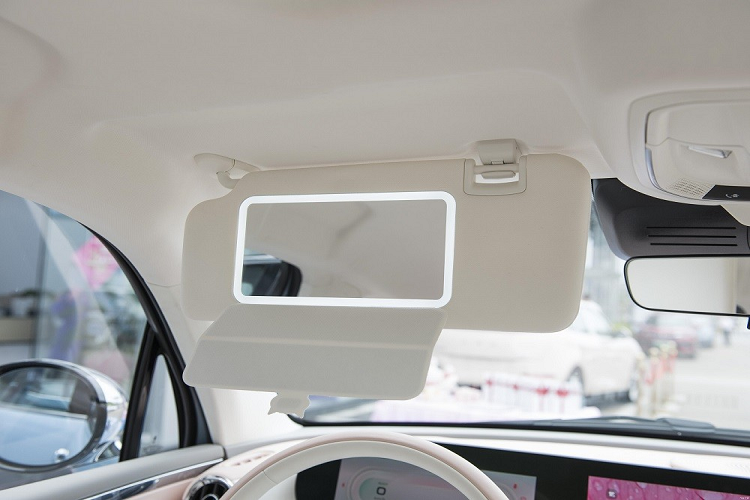 Giá tạm tính của mẫu ôtô điện này dao động từ 193.000 - 223.000 Nhân dân tệ (khoảng 675,5 - 780,5 triệu đồng). So với nhiều mẫu ôtô điện hiện đang bán tại Trung Quốc, ORA Ballet Cat không hẳn là rẻ. Bù lại, xe đi kèm khá nhiều trang bị thú vị nhằm lấy lòng chị em phụ nữ.