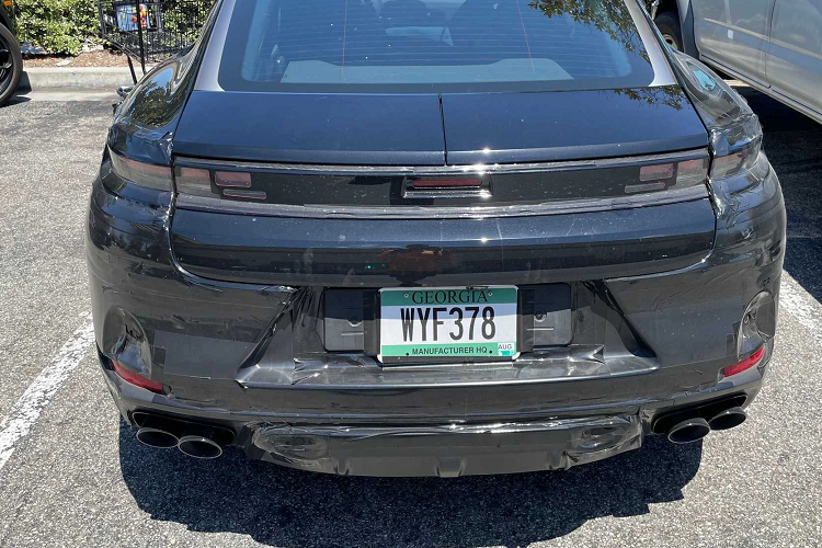 Phiên bản thử nghiệm thuộc biến thể hiệu suất cao với những đặc điểm như hệ thống ống xả kép, cánh gió khí động học chủ động...