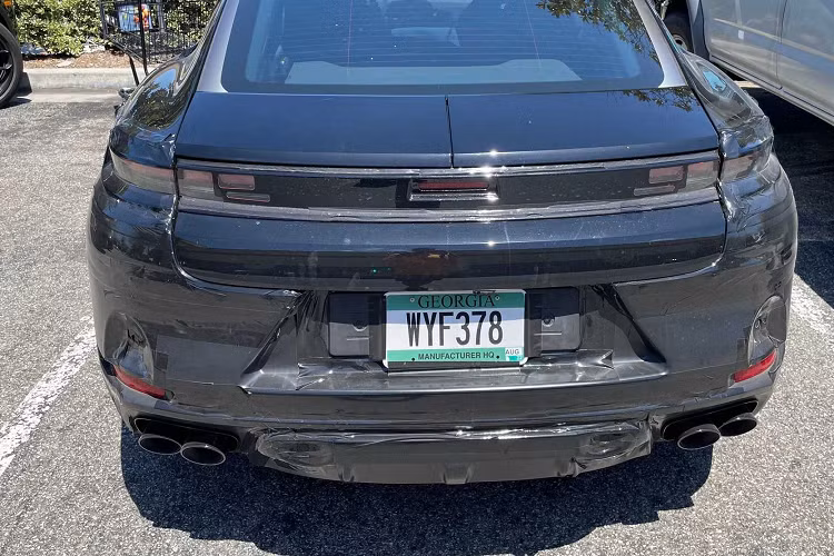 Phiên bản thử nghiệm thuộc biến thể hiệu suất cao với những đặc điểm như hệ thống ống xả kép, cánh gió khí động học chủ động...