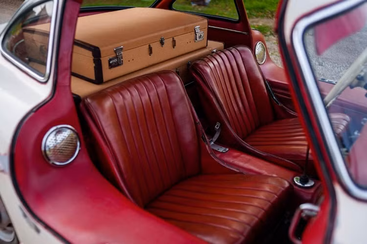 Dù sao đi nữa, nó là bằng chứng cho thấy một chiếc 300 SL Gullwing cổ điển có giá trị như thế nào thời nay.