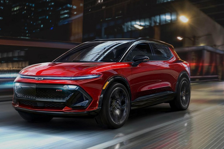 Chevrolet Equinox EV sẽ được phát triển dựa trên cơ sở gầm bệ Ultium. Đây là cơ sở gầm bệ có thể thay đổi kích thước cho phù hợp với nhiều loại xe. Theo tập đoàn GM, cụm pin của mẫu SUV cỡ C này sẽ được đặt dưới gầm với cấu trúc mô-đun theo phong cách tấm ván trượt. Đặc biệt, đây sẽ là mẫu xe độc lập, được phát triển mới hoàn toàn thay vì dựa trên Chevrolet Equinox dùng động cơ đốt trong hiện đang bán trên thị trường Mỹ.