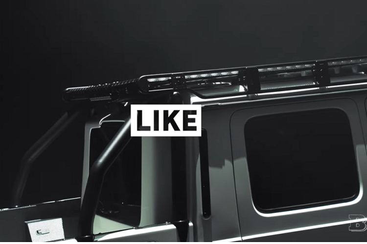 Sau khi nâng cao khoảng sáng gầm, Brabus nhận ra rằng họ cần lắp đặt thêm bậc cửa vận hành điện tử để hành khách dễ leo vào bên trong nội thất toàn màu trắng hơn.