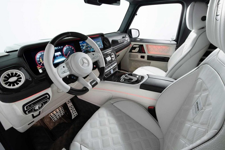 Về khía cạnh động cơ, Superwhite vẫn chỉ trang bị động cơ V8. Tuy nhiên, đây không phải là phiên bản tiêu chuẩn của động cơ tăng áp kép V8 bởi nó đã được nâng cấp để sản sinh khoảng 790 mã lực và 1.000 Nm mô-men xoắn cực đại.