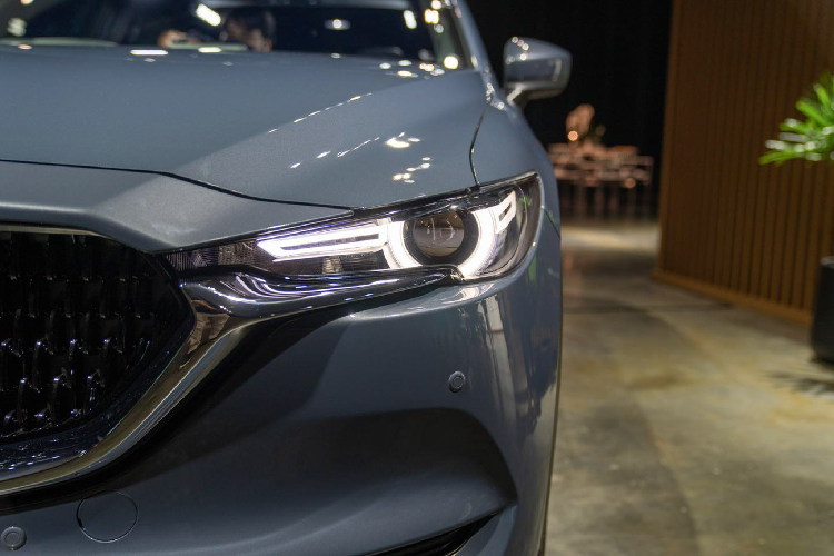 Động cơ dầu 4cyl dung tích 2.2L tăng áp, cho công suất tối đa 187 mã lực tại 4.500 vòng/phút, mô-men xoắn cực đại 450 Nm tại 2.000 vòng/phút. Sử dụng kết hợp với hộp số tự động 6 cấp, dẫn động cầu trước (FWD) và bốn bánh (AWD).