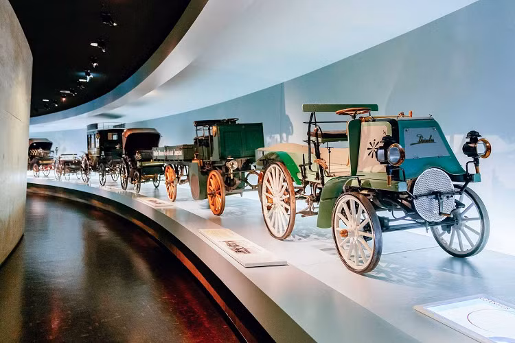 Tuy nhiên, những gì nó làm là giới thiệu một số điều mới trong lĩnh vực ôtô. Xe cơ giới Daimler Motorized Business Vehicle đời 1899 sử dụng bộ tản nhiệt hình ống do Wilhelm Maybach phát minh. Chi tiết này giúp cho phép làm mát động cơ tốt hơn và tăng hiệu suất, giúp ô tô có khả năng chuyên chở hàng hóa và con người theo ý muốn.