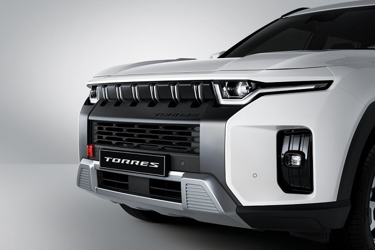 Lượng xăng tiêu thụ trung bình của mẫu SUV hạng C này là 11,2 km/lít (khoảng 8,9 lít/100 km.