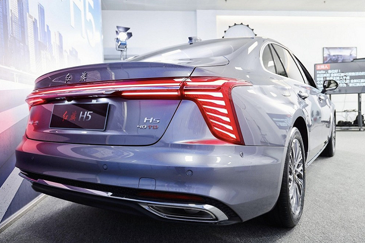 Hiện thương hiệu Hồng Kỳ đã gia nhập thị trường Việt Nam, phân phối 2 mẫu xe H9 và E-HS9. Do đó, sẽ không ngạc nhiên nếu Hồng Kỳ H5 mới cũng sẽ xuất hiện tại Việt Nam trong tương lai.