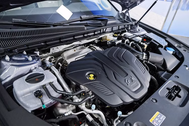 Thêm vào đó là hệ thống kiểm soát hành trình thích ứng, hệ thống hỗ trợ đỗ xe tự động, camera 360 độ, hệ thống điều khiển từ xa, bản đồ thông minh có thể cá nhân hóa, tính năng ra lệnh bằng giọng nói, công nghệ kết nối 5G...