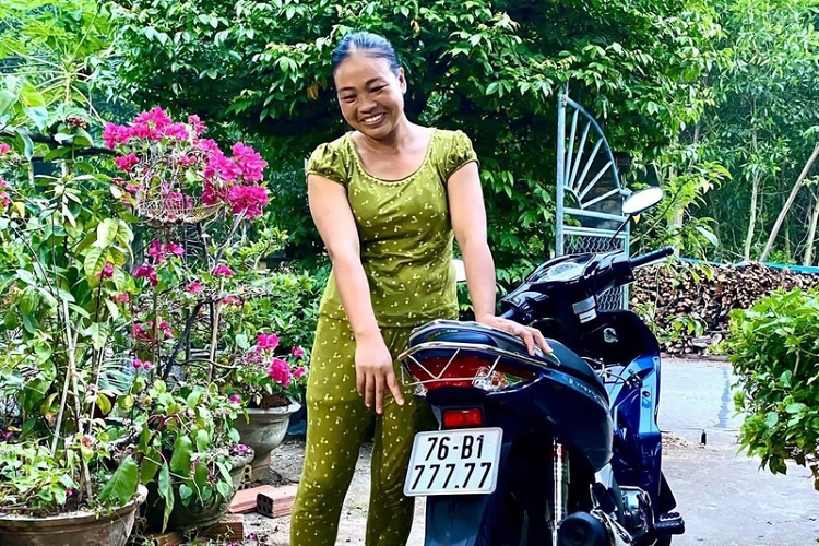 Sau khi trao đổi, thương lượng qua lại nhiều lần, chị Thuỷ đã đồng ý bán với giá hơn 250 triệu đồng. Như vậy, nhờ “bốc” được biển đẹp mà chị Thuỷ có thể “lời” số tiền gấp gần 10 lần so với giá gốc.