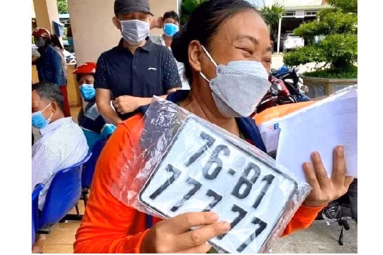 Thời điểm đó, mức giá mà chị mong muốn với chiếc Honda Future biển ngũ quý 7 này là 500 triệu đồng, tuy nhiên nhiều người cho rằng đó là mưc giá quá cao so với một chiếc xe số đeo biển tỉnh.